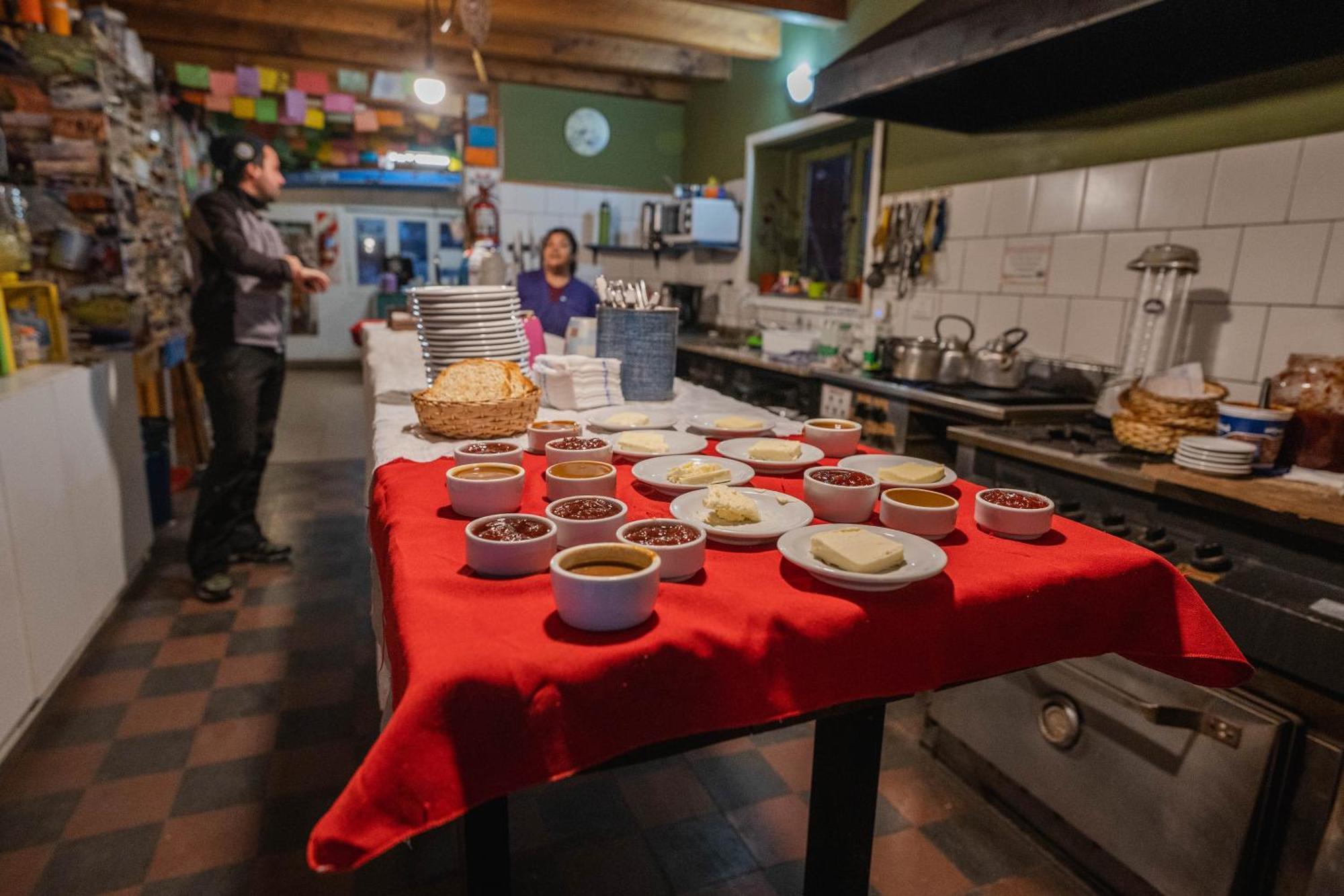 Alhue Patagonia Hostel サンマルティン エクステリア 写真